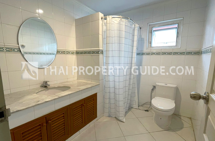 House in Chaengwattana (near Nichada Thani) 
